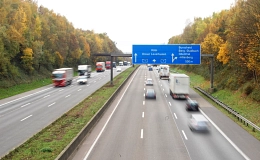Autobahn mit Schild Abfahrt Burscheid Autobahnschild A1 Abfahrt Burscheid
