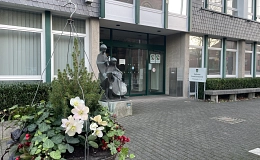 Eingang Rathaus Dez. 2025 Eingang Rathaus