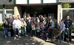Frühjahrsputz 2026 Die Teilnehmer*innen beim gemeinsamen Frühjahrsputz vor dem Burscheider Rathaus.