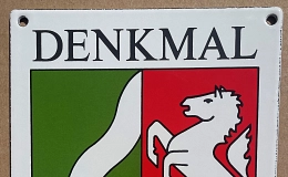 Plakette "Denkmal" Plakette "Denkmal" mit Landeswappen NRW